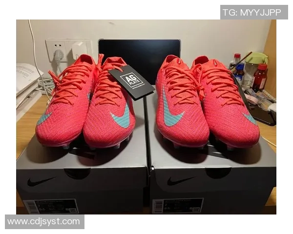 足球明星拖鞋的时尚潮流与设计理念全解析 足球明星拖鞋的时尚潮流与设计理念全解析