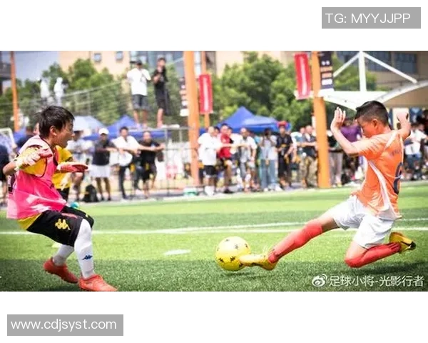 南京足球队以65分稳居大师赛积分榜首位展现强劲实力